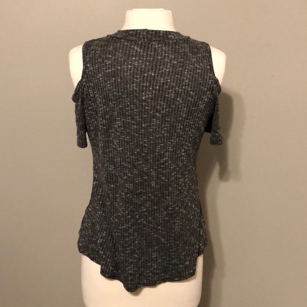 blouse - Picture 2 of 3